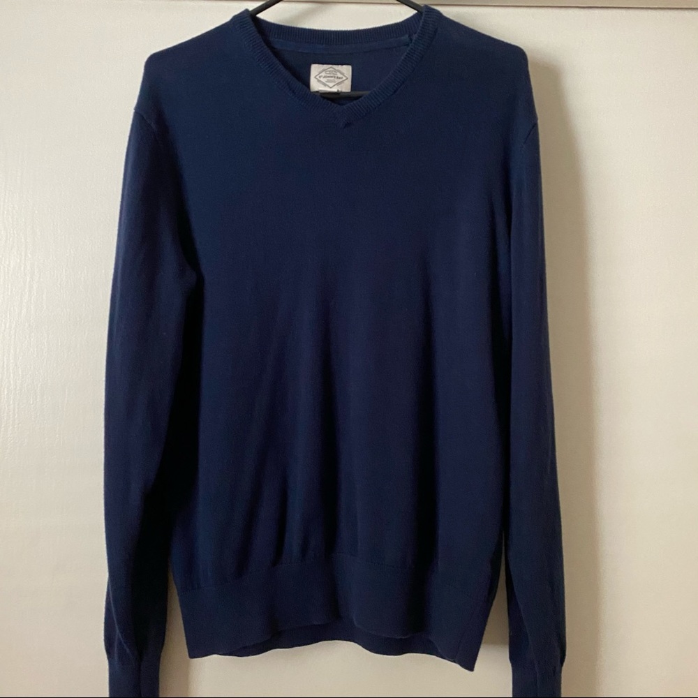 St. John’s Bay Men’s V Neck sweater